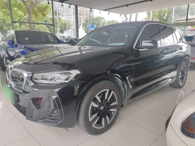 Фотография автомобиля — BMW iX3