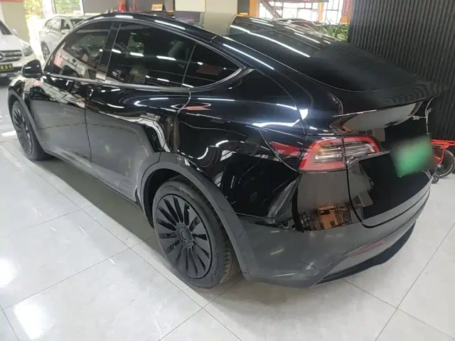Tesla Model Y — Фото автомобиля 4