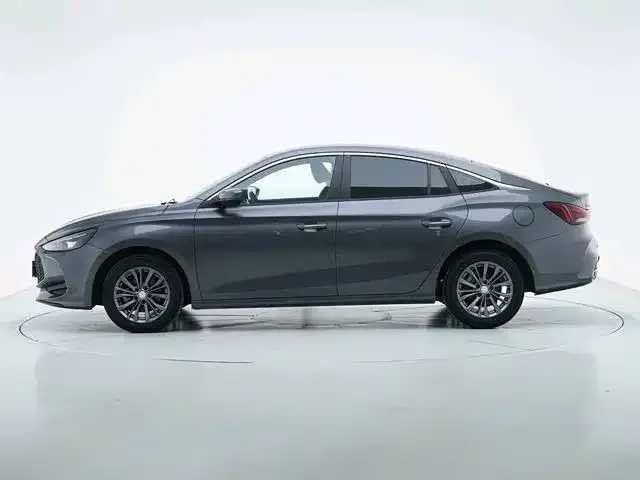 MG 5 — Фото автомобиля 5