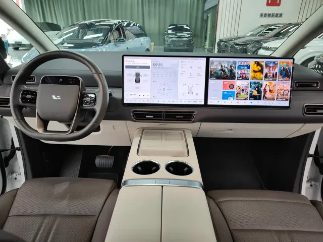 Li Auto MEGA — Фото автомобиля 5
