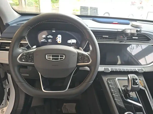 Geely Boyue — Фото автомобиля 10