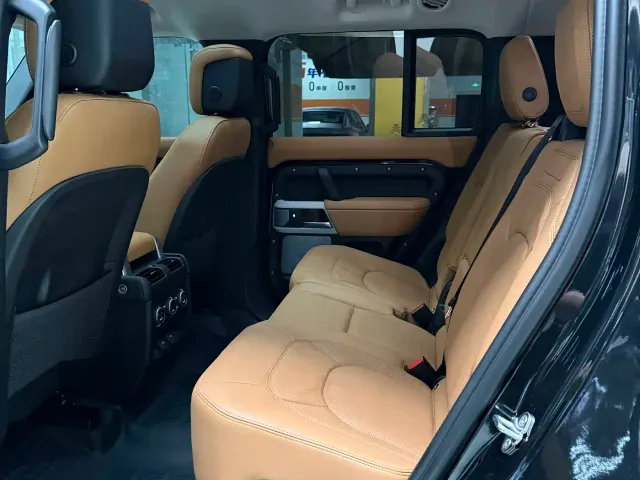 Land Rover Defender — Фото автомобиля 13