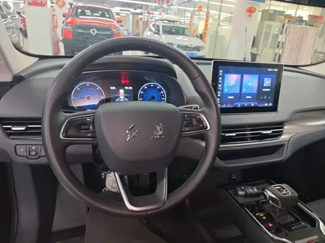 Hongqi E-QM5 — Фото автомобиля 9