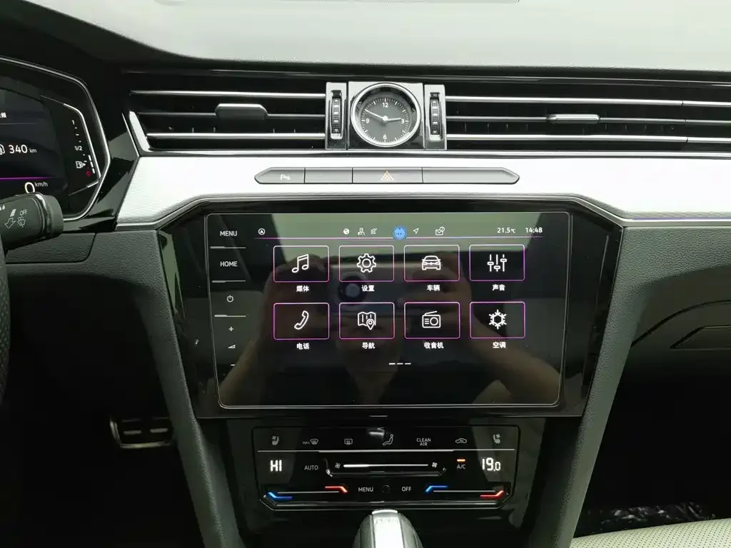 Volkswagen Magotan 2023 Model 2 Million Commemorative Edition 330TSI DSG Luxury — Фото автомобиля 12