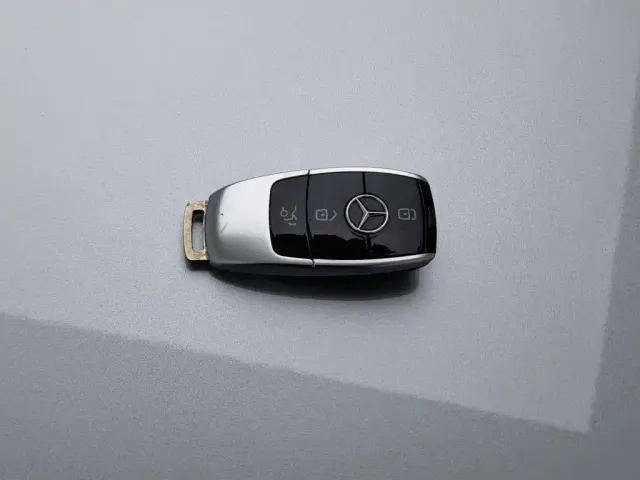 Mercedes-Benz E-Class — Фото автомобиля 19