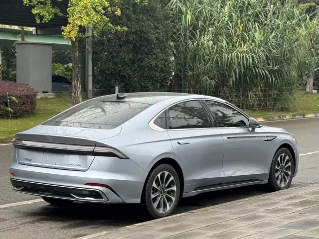 Lincoln Z — Фото автомобиля 17