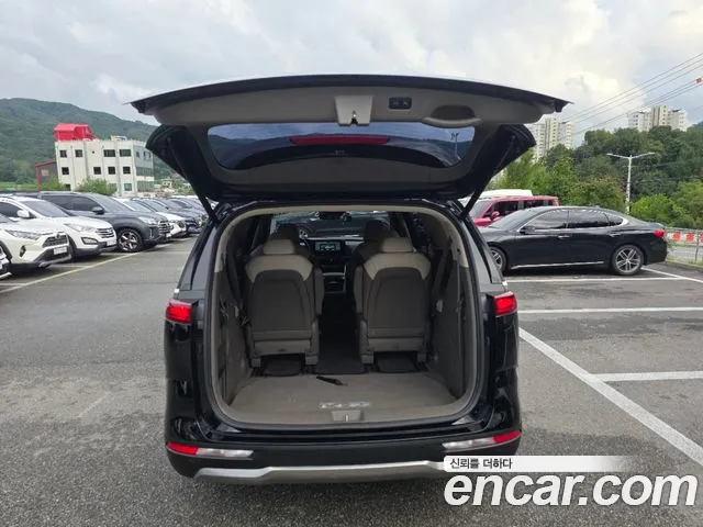 Kia Carnival Generation 4 — Фото автомобиля 6