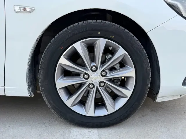 Chevrolet Monza — Фото автомобиля 18