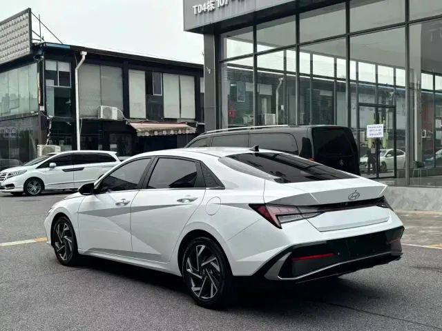 Hyundai Elantra — Фото автомобиля 11