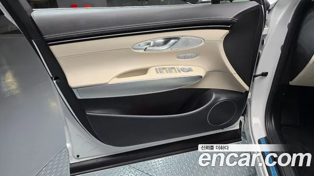 Genesis GV70 — Фото автомобиля 13