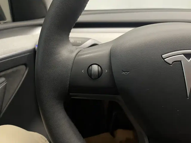Tesla Model Y — Фото автомобиля 25