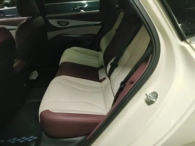 BYD Seal 07 DM-i — Фото автомобиля 16