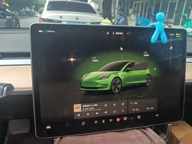 Tesla Model 3 — Фото автомобиля 7
