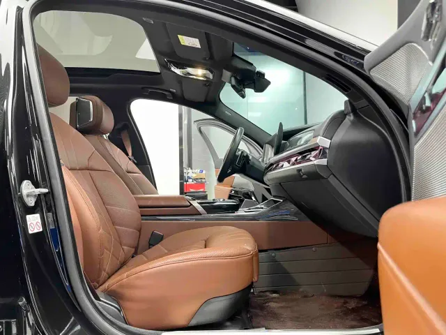 BMW 7 Series — Фото автомобиля 6
