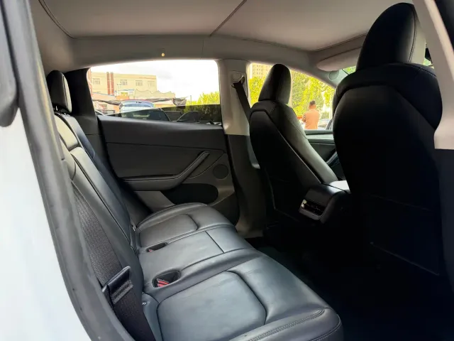 Tesla Model Y — Фото автомобиля 13