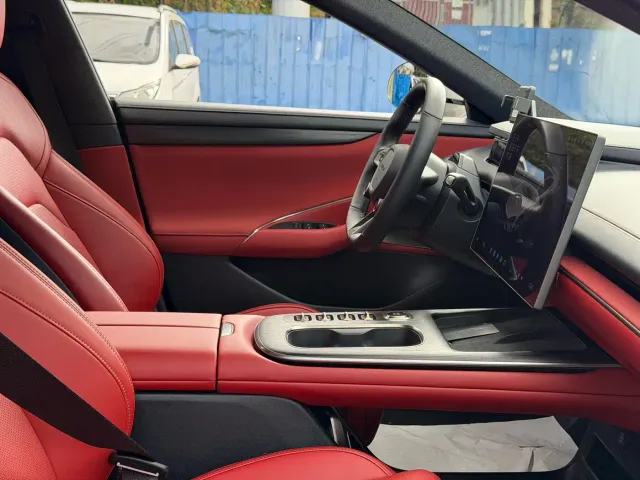 Xiaomi SU7 — Фото автомобиля 19