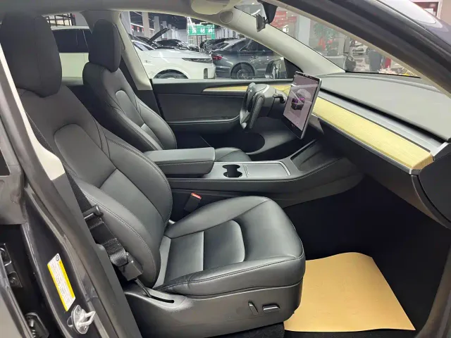 Tesla Model Y — Фото автомобиля 8