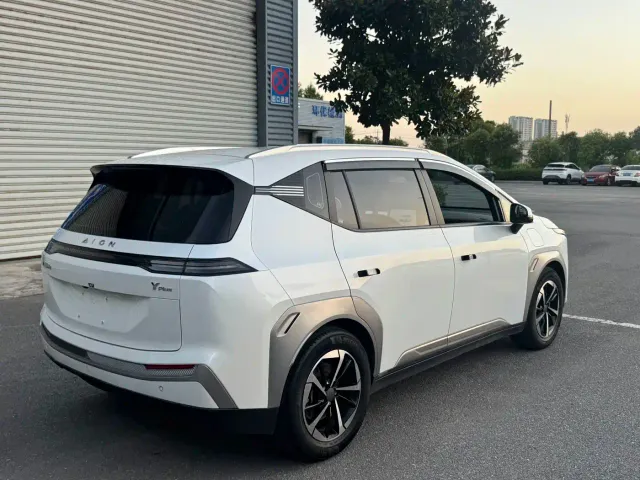 GAC Aion Y — Фото автомобиля 2