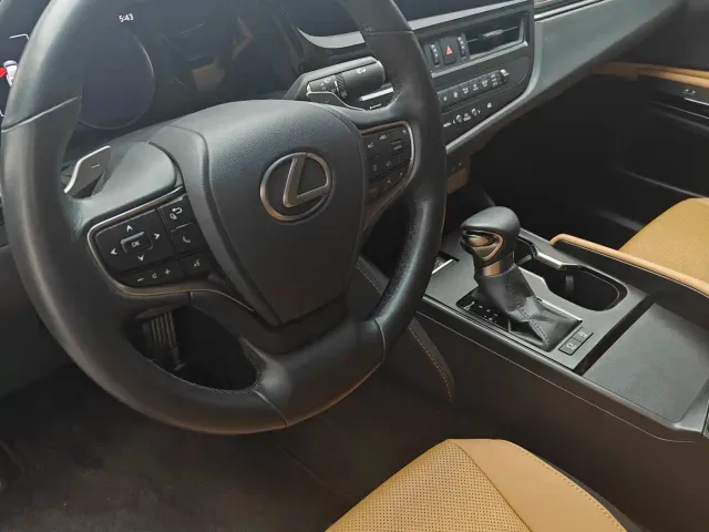 Lexus ES — Фото автомобиля 5