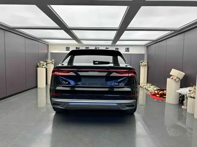 Audi Q8 — Фото автомобиля 8