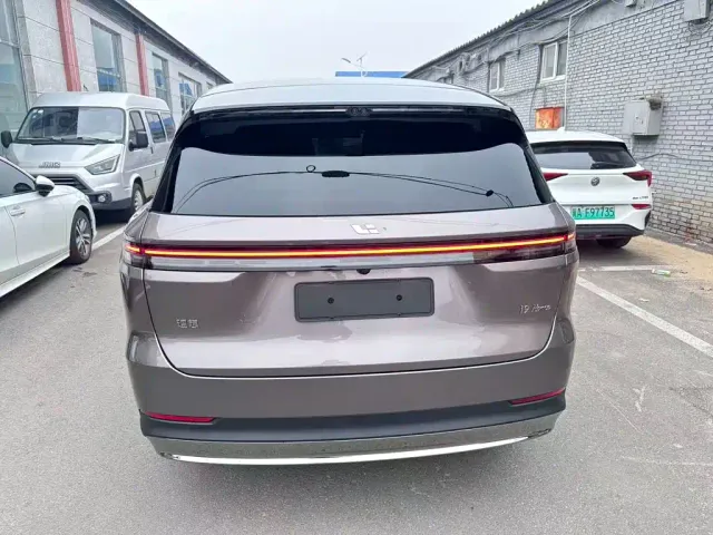 Li Auto i9 — Фото автомобиля 9