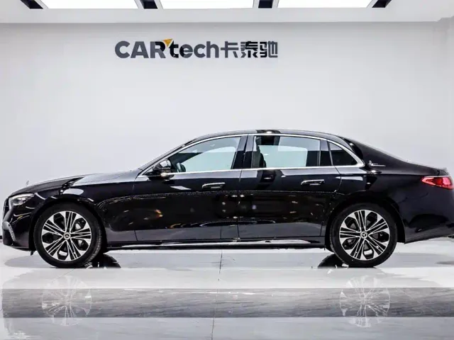Mercedes-Benz E-Class — Фото автомобиля 3