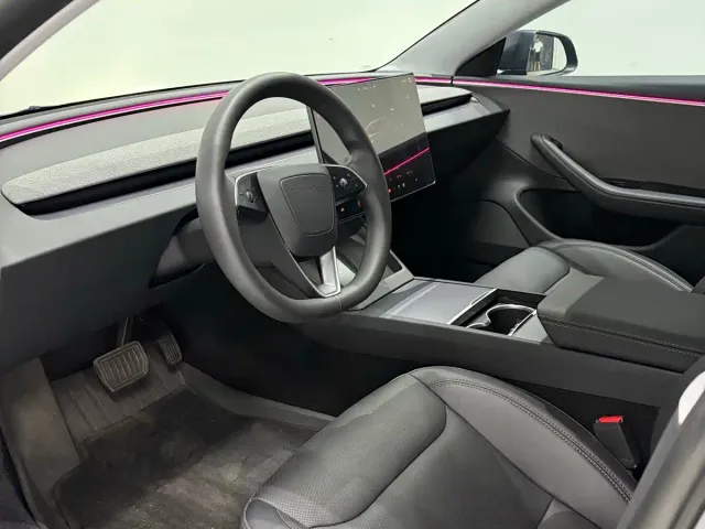 Tesla Model 3 — Фото автомобиля 8