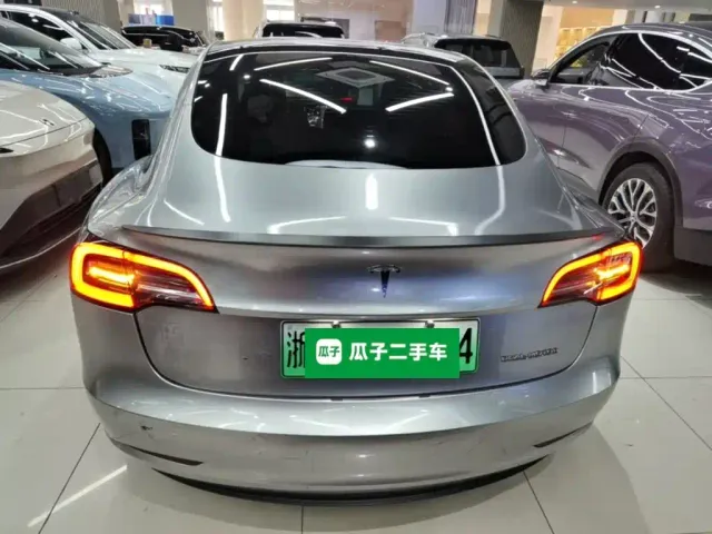 Tesla Model 3 — Фото автомобиля 5