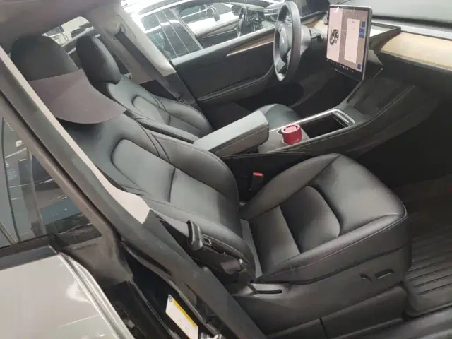 Tesla Model Y — Фото автомобиля 24