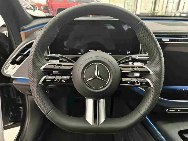 Mercedes-Benz E-Class — Фото автомобиля 8