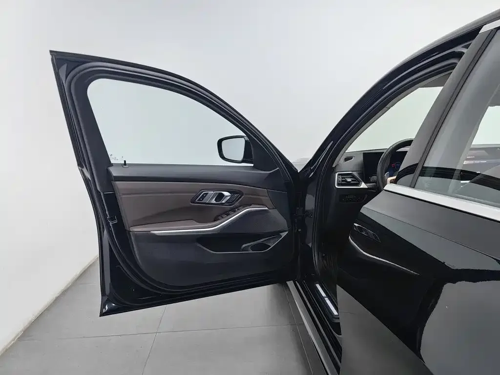 BMW BMW 3 Series 2023 320Li M Sport Package — Фото автомобиля 8