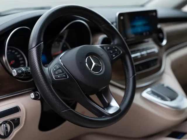 Mercedes-Benz V-Class — Фото автомобиля 4