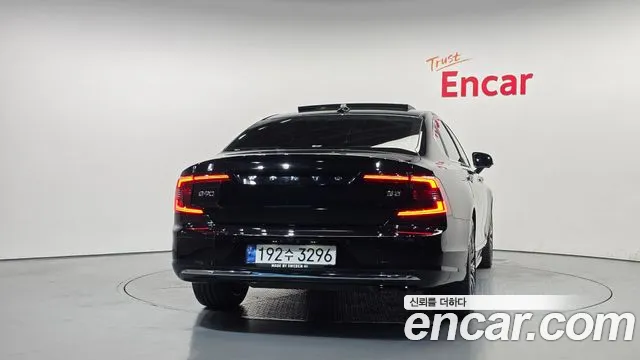 Volvo S90 — Фото автомобиля 4
