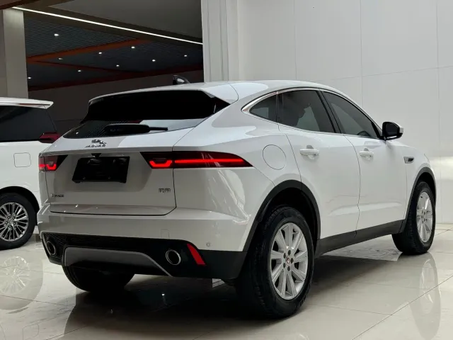 Jaguar E-PACE — Фото автомобиля 13