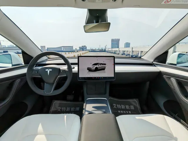Tesla Model Y — Фото автомобиля 13