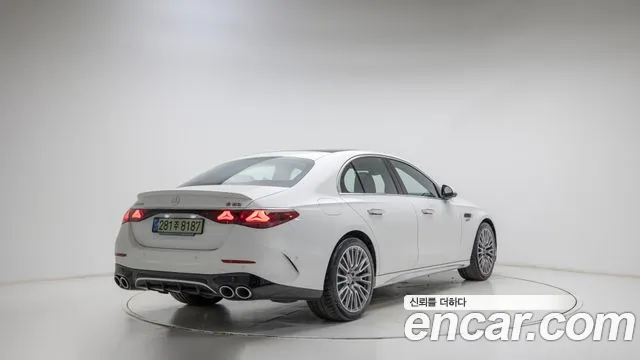 Mercedes-Benz E-Class — Фото автомобиля 2