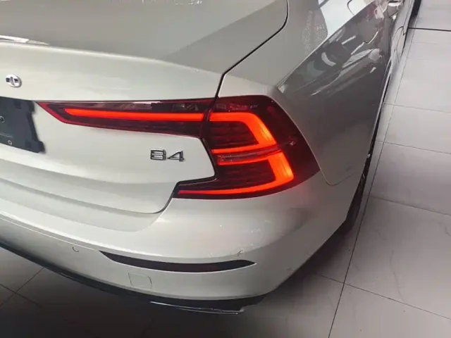 Volvo S60 — Фото автомобиля 7
