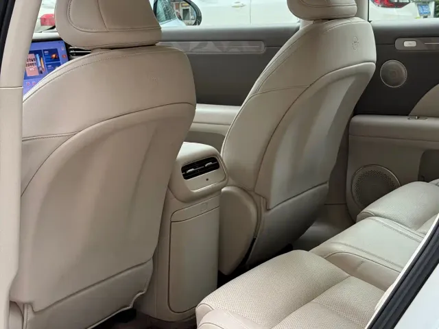 IM Motors LS6 — Фото автомобиля 12
