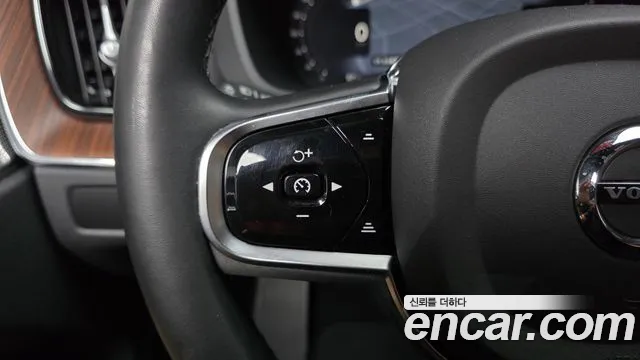 Volvo XC60 Generation 2 — Фото автомобиля 30