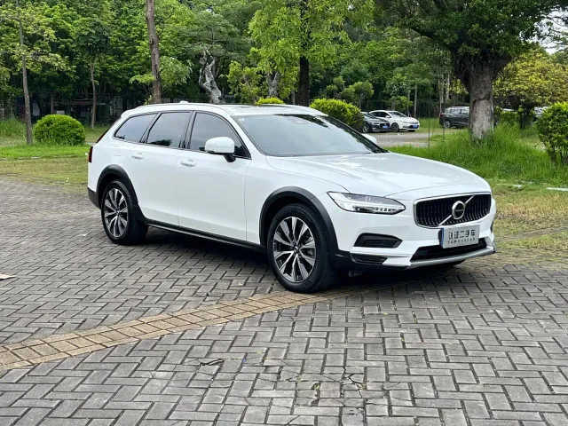 Volvo V90 — Фото автомобиля 3