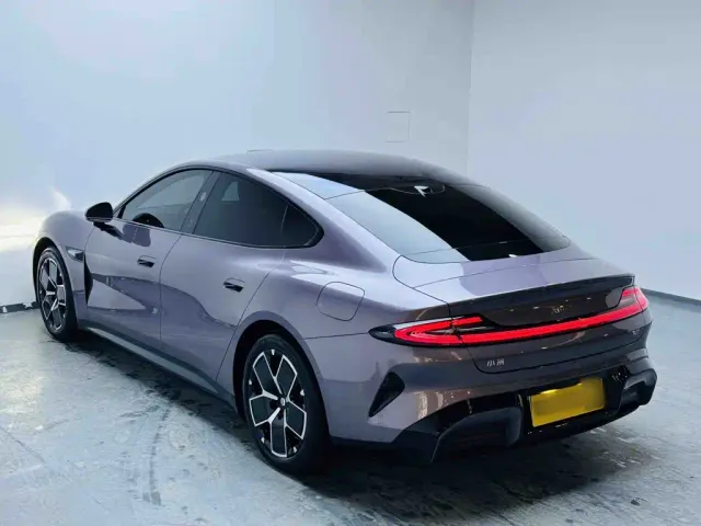 Xiaomi SU7 — Фото автомобиля 4