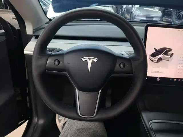 Tesla Model Y — Фото автомобиля 10