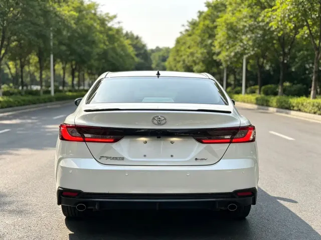 Toyota Camry — Фото автомобиля 3