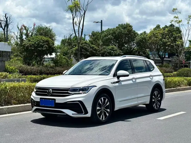 Volkswagen Tiguan L — Фото автомобиля 2