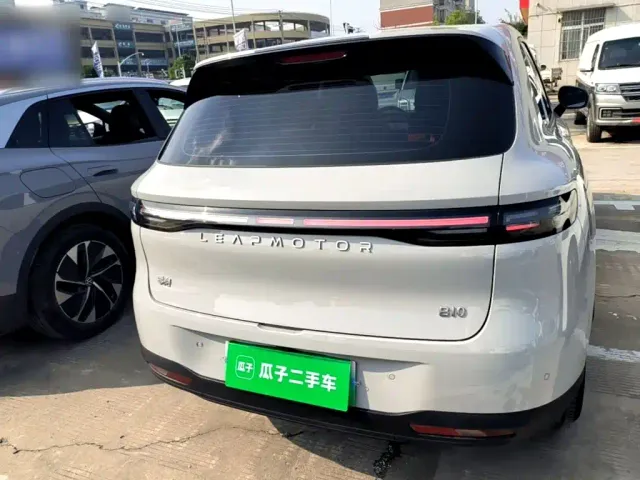 Leapmotor B10 — Фото автомобиля 5