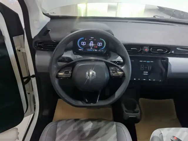 Leapmotor T03 — Фото автомобиля 10