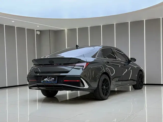 Hyundai Elantra — Фото автомобиля 16
