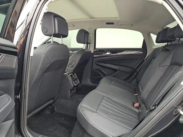 Volkswagen Passat — Фото автомобиля 12