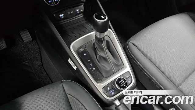 Hyundai Venue — Фото автомобиля 9