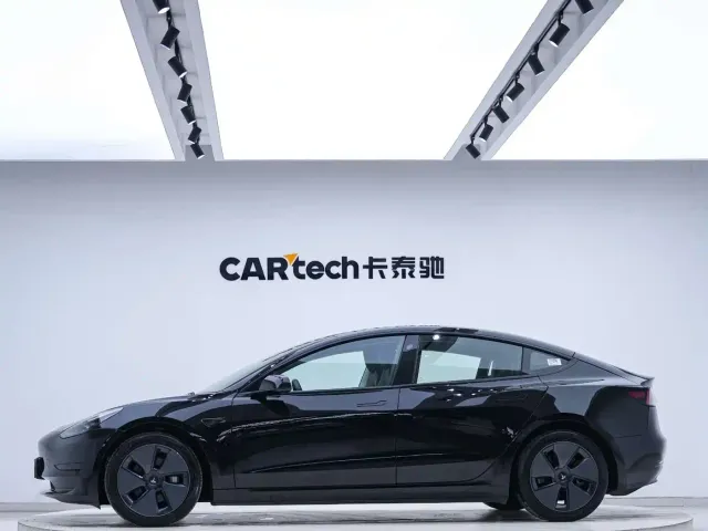 Tesla Model 3 — Фото автомобиля 3